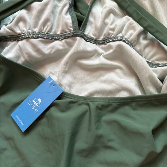 CUPSHE {NWT} One Piece Criss Cross Deep V Swimsuit | Medium | Basil Green - Picture 8 of 9